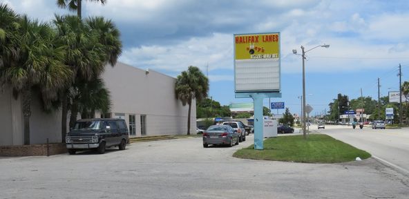 Freestanding Building on Lit Corner: 660 Mason Avenue, Daytona Beach, FL 32117